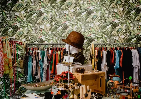 Farmecul ținutelor outlet. 6 idei de ținute la modă toamna aceasta