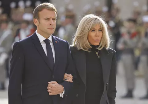 Soția lui Emmanuel Macron îi dă în judecată pe cei care au răspândit zvonurile că s-ar fi născut bărbat
