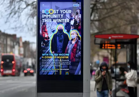 Expert britanic: Omicron este „probabil, cea mai mare amenințare la adresa sănătății publice, de când a început pandemia”