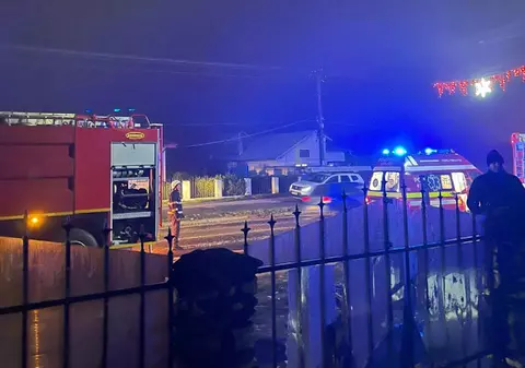 Explozie într-un magazin alimentar din județul Prahova. Patru oameni au ajuns la spital