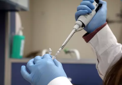 Un nou caz de infectare cu Omicron, confirmat la o femeie revenită din Congo