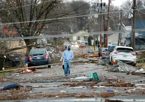 Cel puțin 70 de morți după ce un val de tornade a lovit centrul SUA. În Kentucky a fost declarată starea de urgenţă