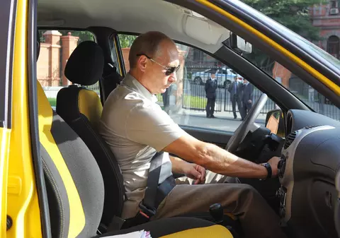 Vladimir Putin a lucrat ca șofer de taxi, după prăbușirea URSS. „E neplăcut să vorbesc despre asta”