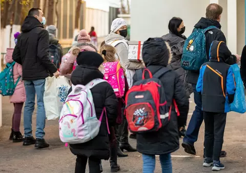 Elevii cer măsuri urgente: Valul 5 să nu ne ia pe nepregătite