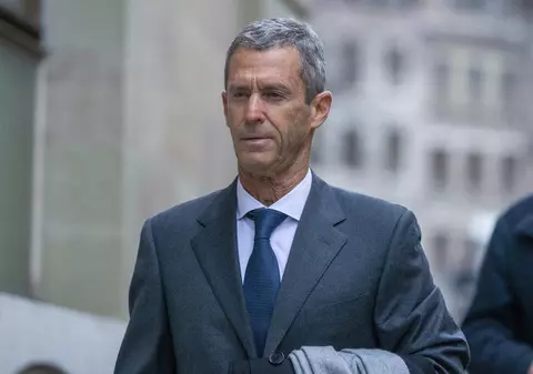 Afaceristul Beny Steinmetz, dat în urmărire de Poliție, vrea să blocheze în instanță investigațiile care îl vizează. Dați în judecată pentru articole „trecute și viitoare”