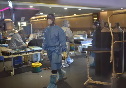 După un val devastator de COVID, sistemul de sănătate din India este copleșit de un alt virus