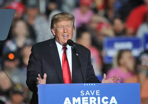 Donald Trump a fost huiduit de fani, după ce a dezvăluit că s-a imunizat cu a treia doză de vaccin anti-COVID