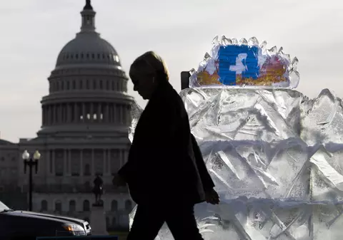 Facebook, rețeaua de socializare în care americanii au cea mai mică încredere