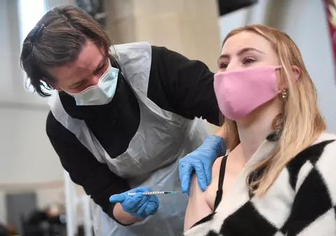 În ultima săptămână, cei mai mulți români care s-au vaccinat anti-COVID au fost cei care au făcut doza a patra