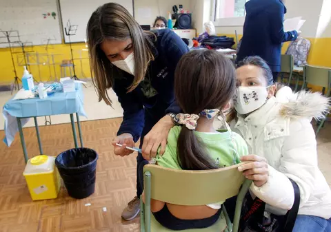 Cozi lungi în Spania la debutul vaccinării anti-Covid pentru copiii de 5-11 ani