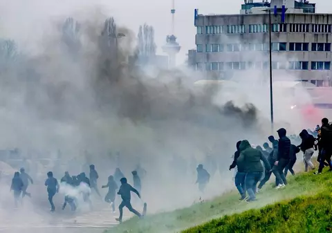 64 de arestări la Rotterdam, după incidentele din afara stadionului, înaintea derby-ului Feyenoord - Ajax