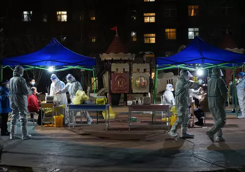 Mai mulți oficiali chinezi, sancționați după apariția unui focar de COVID care a dus la carantinarea a 13 milioane de oameni