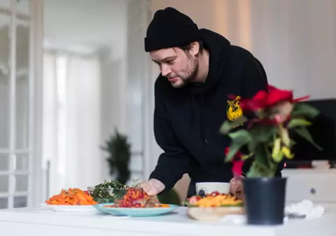 Meniu de Crăciun cu 200 de lei de la un bucătar american stabilit în România și îndrăgostit de Piața Obor