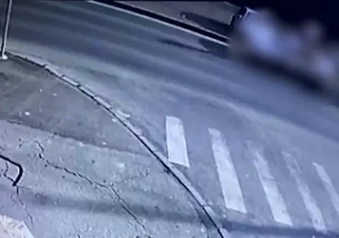 Primele imagini din momentul accidentului în care o fată a murit lovită cu mașina de un polițist