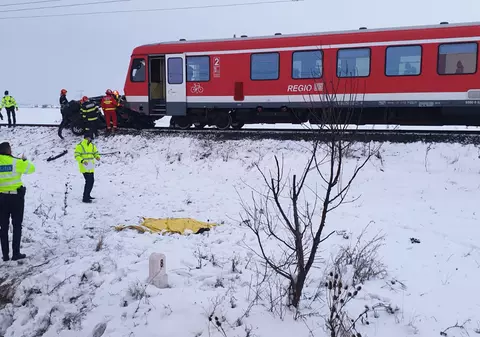 Tânără decedată, în Arad, după ce mașina pe care o conducea a fost spulberată de tren