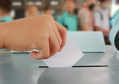 Ce spun un politolog, un sociolog și o profesoară despre introducerea votului de la 16 ani. Care sunt țările unde deja adolescenții votează