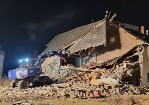 VIDEO | Casa abia cumpărată de o familie tânără de români s-a prăbușit din senin, în Germania