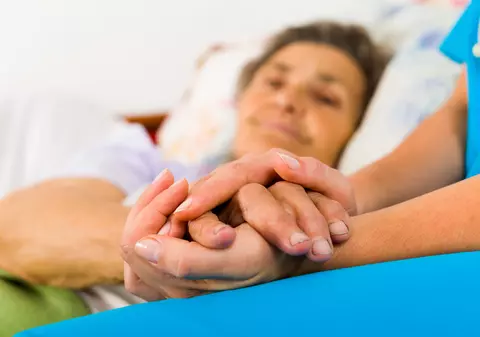 Drumul de la cuvinte mari pe hârtie la salvarea de vieți: cei patru pași esențiali pentru ca planul de combatere a cancerului în România să fie eficient