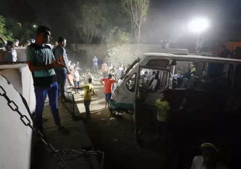 Coliziune între un microbuz și un autobuz în Egipt. Cel puțin 17 persoane au murit