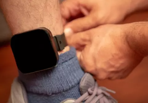 16% dintre victimele violenței domestice sunt de acord cu montarea brățărilor de supraveghere pentru agresori. Centrul FILIA: „Nivelul de încredere va crește”