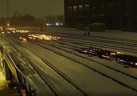 VIDEO | Flăcări pe șinele de tren, la Chicago, în mijlocul iernii