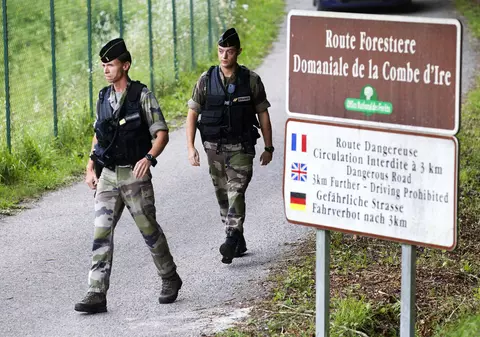 La 10 ani după ce patru oameni au fost executați, într-un atac care a șocat Franța, poliția anunță că a reținut un suspect