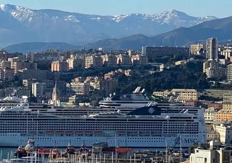 Zeci de pasageri infectați cu COVID, debarcați la Genova de pe un vas de croazieră cu 4.000 de oameni la bord