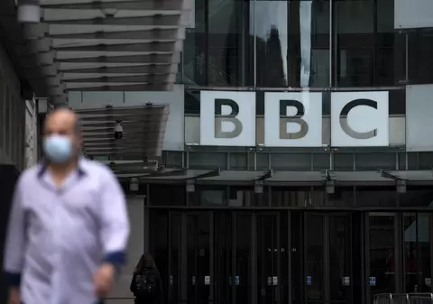 Schimbare pentru corporația media BBC: guvernul Marii Britanii va reduce finanţarea