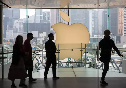 Apple renunță la planul de a lansa o mașină electrică. Automobilul urma să rivalizeze cu Tesla