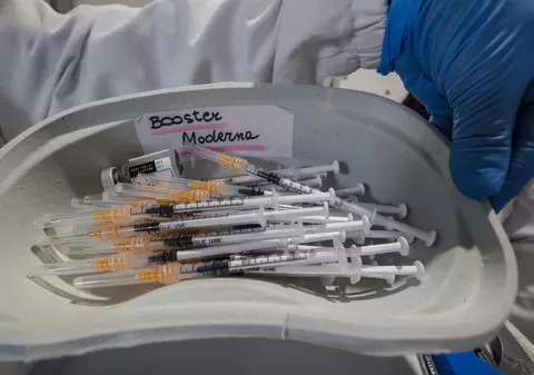 UE a transmis miniștrilor sănătății să se pregătească pentru vaccinarea anti-COVID cu a patra doză, dacă va fi nevoie