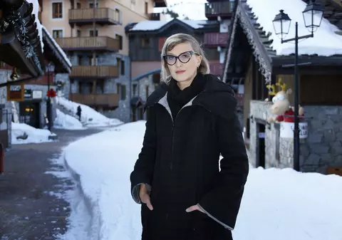 Radiografia „unei traume care nu este încă vindecată”. Cum e văzută în Bosnia regizoarea filmului „Quo Vadis, Aida?”,  premiat la nivel european