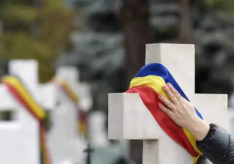 Date INS noiembrie 2021: numărul de decese rămâne aproape dublu față de un noiembrie normal