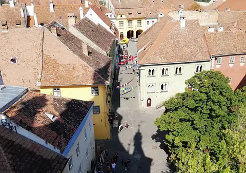 Fraudă de un milion de lei cu vouchere de vacanță. Cum se desfășura afacerea ilegală a unor patroni din Mureș