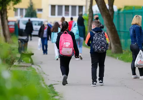 Ministrul educației: Elevii care lipsesc de la școală după confirmarea unui caz COVID în clasă pot fi puși absenți