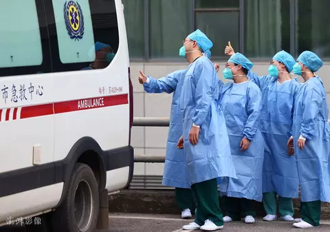 O femeie însărcinată a pierdut copilul, după ce nu a fost primită într-un spital din China, deoarece avea un test COVID vechi