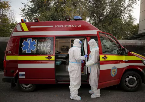 România a depășit pragul de 10.000 de cazuri noi COVID, pentru prima oară în valul 5. Număr constant la ATI