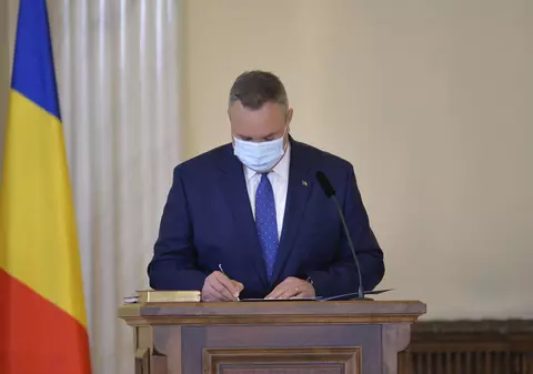 Doi universitari vorbesc despre plagiatul premierului Ciucă. „Lumea se aşteaptă ca, dacă eşti ineficient, măcar să nu fii ticălos“