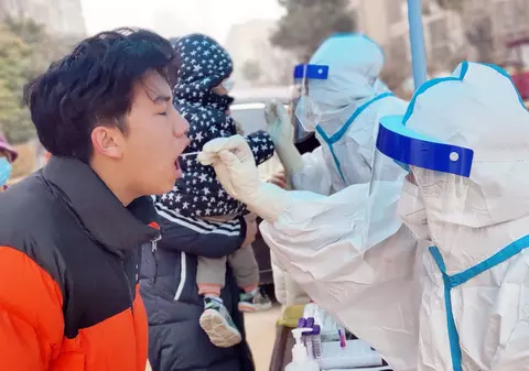 Trei orașe din China se află în lockdown din cauza exploziei de cazuri de COVID. 20 de milioane de oameni, afectați de noile măsuri