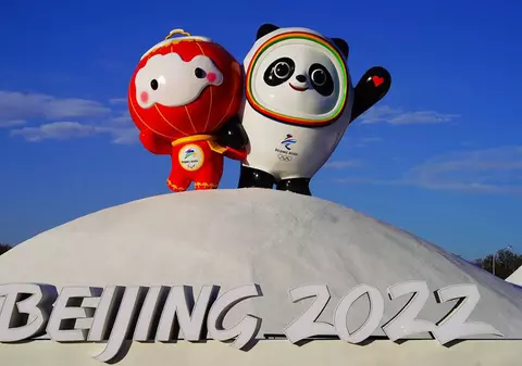 Sportivii medaliați la Jocurile Olimpice de iarnă 2022 de la Beijing vor primi buchete de flori artificiale realizate de pensionari