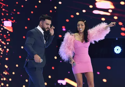 Jador i-a spart masa din living lui Ruby. Artista a rămas mască. „Nu pot să cred. Doamne, s-a și tăiat, mi-a spart și masa!"