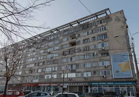 Sondajul pentru demolarea „Blocului 7 Etaje” din Ploiești s-a încheiat. Cum au votat peste 5.000 de oameni și ce urmează