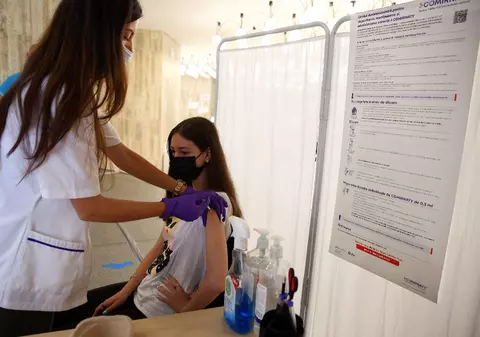 Peste 20.000 de persoane au fost vaccinate anti-COVID în ultimele 24 de ore. Câte au făcut prima doză