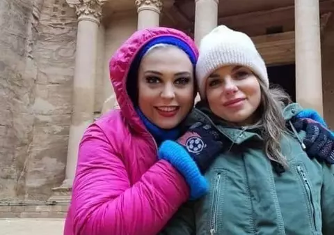 Jojo și Monica Anghel au plecat în Iordania. Cum au fost surprinse cele două artiste. „Niciodată nu ştii pe ce drum te va duce viaţa”