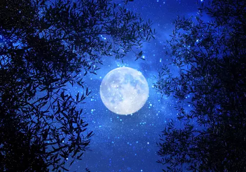 Luna plină din 16 aprilie 2022. Cum vor fi influențate zodiile de luna plină din aprilie