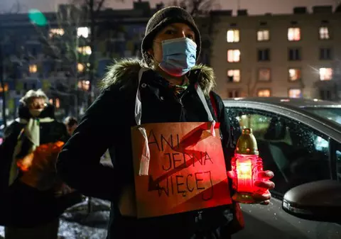 Proteste în Polonia, după moartea unei femei căreia i s-a refuzat întreruperea sarcinii