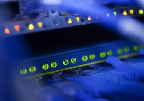 Curtea Constituțională, criticată pentru că a permis interceptarea unor date de la firmele de hosting