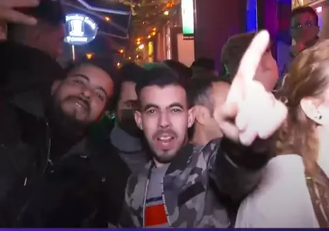 Relaxarea restricțiilor a adunat străini în noaptea de Revelion. Cum s-a chefuit în Centrul Vechi din Capitală