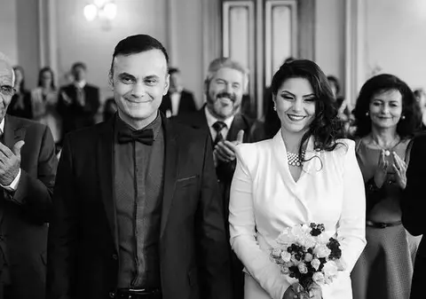Cine e și cu ce se ocupă soția medicului Adrian Marinescu. E mai tânără cu 17 ani decât el: „Cererea în căsătorie a venit repede”