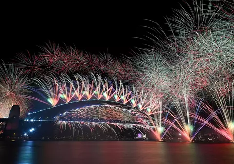 VIDEO | Cele mai spectaculoase focuri de artificii din noaptea de Anul Nou, de la Sydney la New York