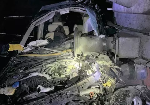 Șofer cu permisul suspendat, lovit de tren când fugea, cu mașina de poliție pe urmele lui, în Arad